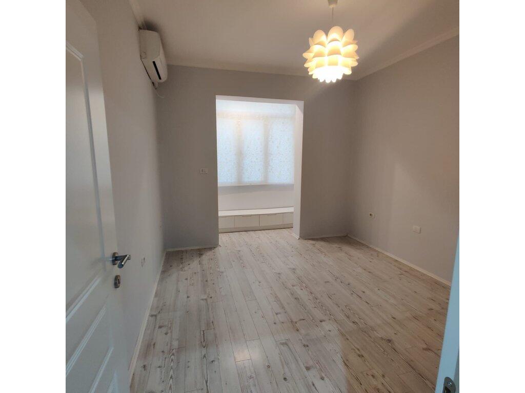 🏢 Office for Rent – 21 Dhjetori, Near the Main Road