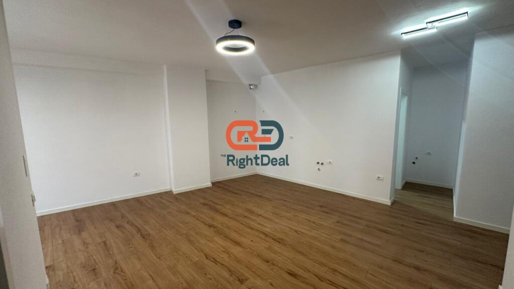 Ne Astir, Tek Kompleksi Jolla, Shitet Apartament 2+1 Me Post Parkimi!