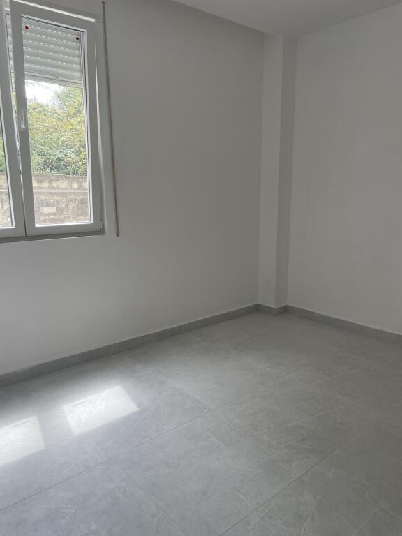 🏖️ Super Appartamento Appena Investito in Vendita a Shkëmbi i Kavajës! 🌅