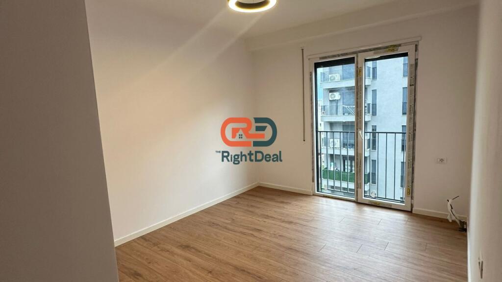 Ne Astir, Tek Kompleksi Jolla, Shitet Apartament 2+1 Me Post Parkimi!