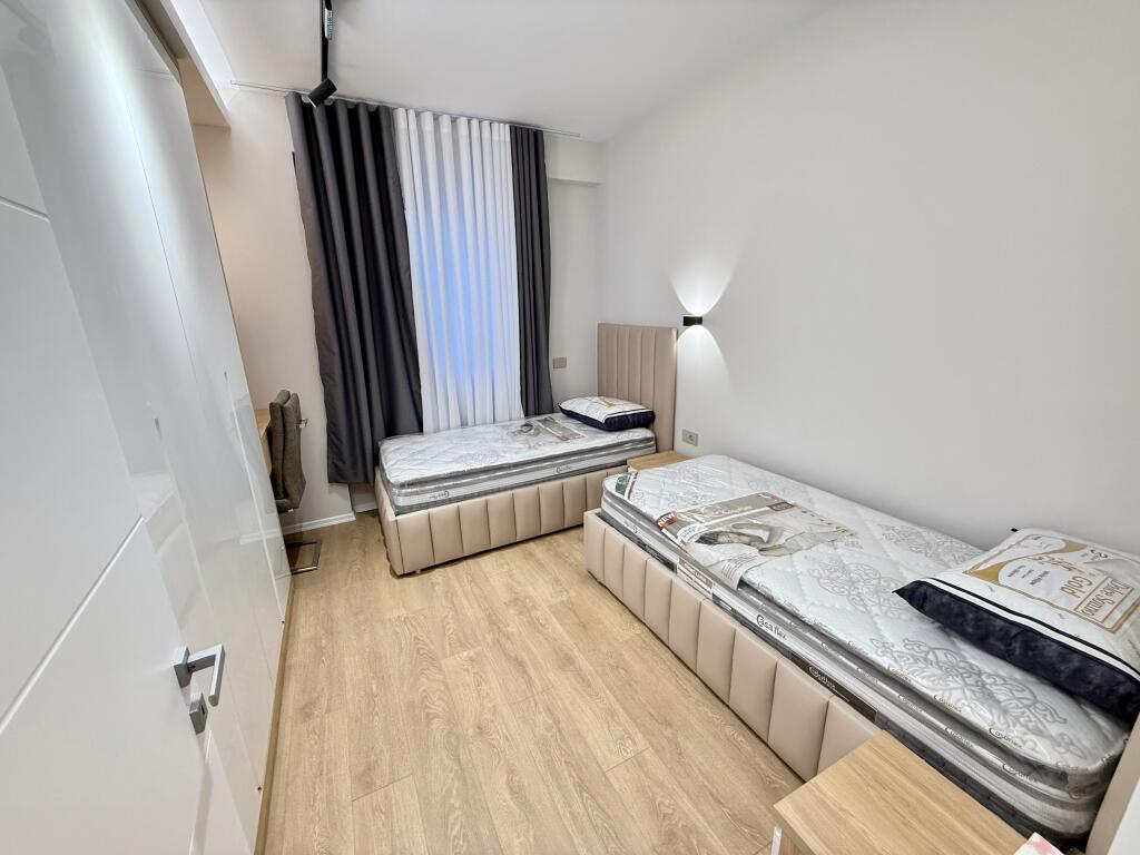 📣 QERA SUPER Apartament 2+1 Me 2 Tualete Dhe 2 Poste Parkimi 📍Kompleksi FZ, Liqeni i Thate ✨