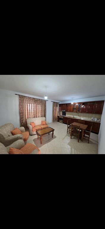 5 Maji Jepet Shtepi 2+1 Me Qera