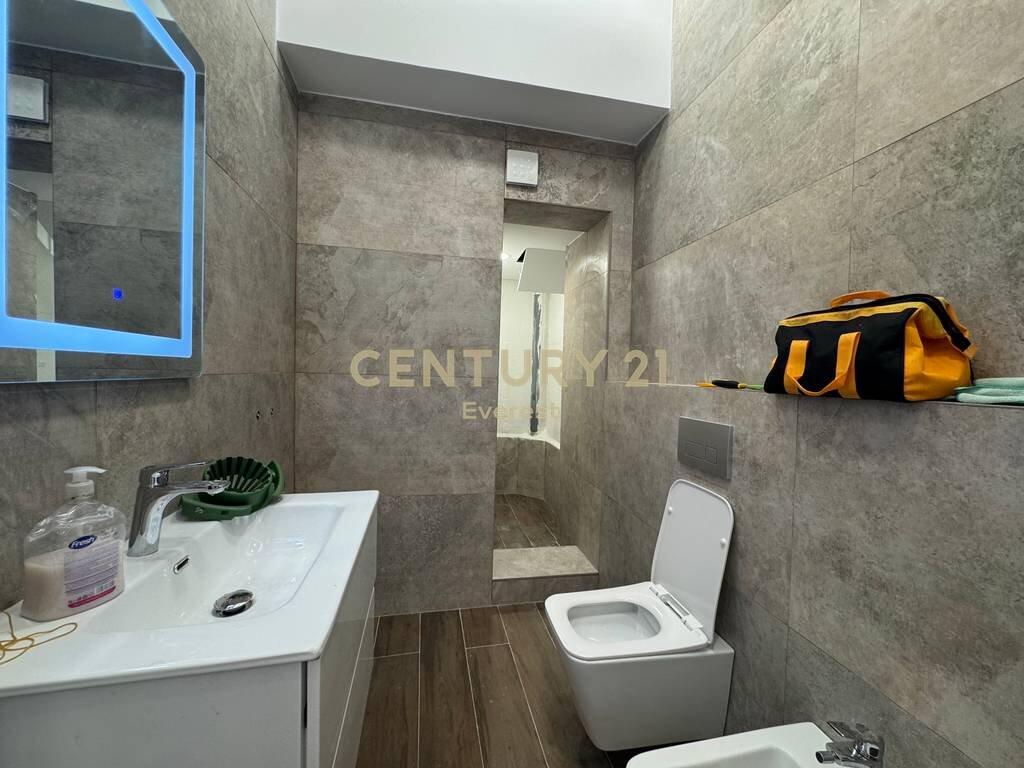PRANE SQUARE 21, JAPIM AMBIENT KOMERCIAL ME QIRA