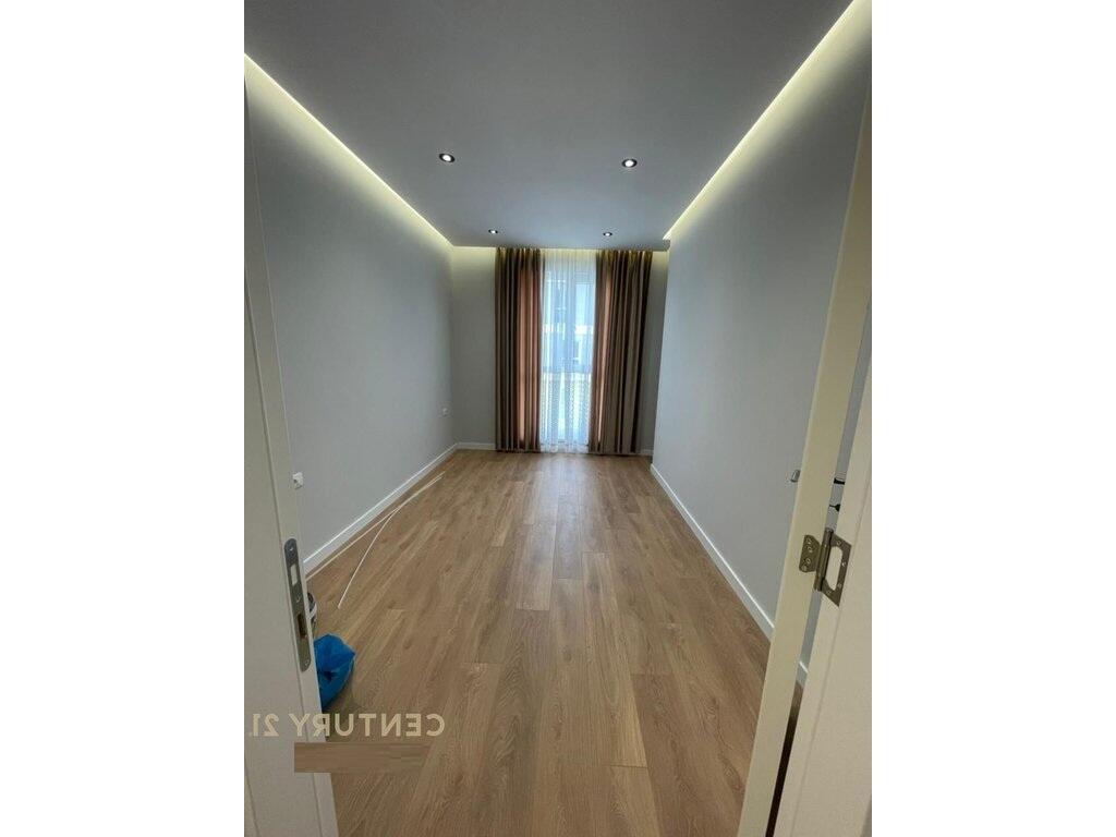 Jepet apartament 3+1+2 për QIRA në Univers City!