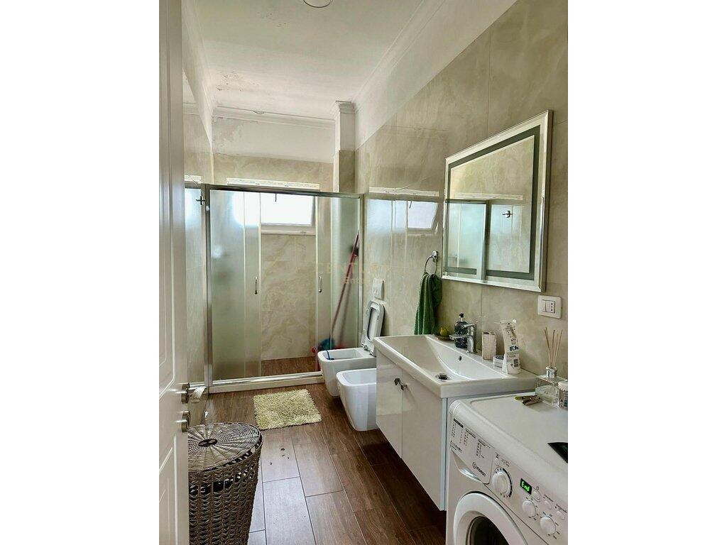 Appartamento 2+1+2 In Vendita a Liqeni i Thate, Tirana 240.000 €