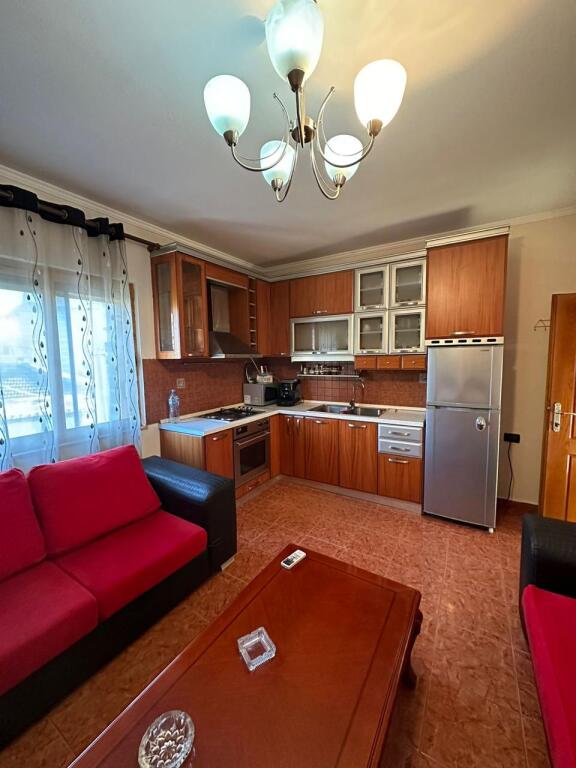 Fabrika e Miellit Apartament 2+1+  2 poste parkimi. Jepet me qera kati i dyte i nje vile private me hyrje te dedikuar.