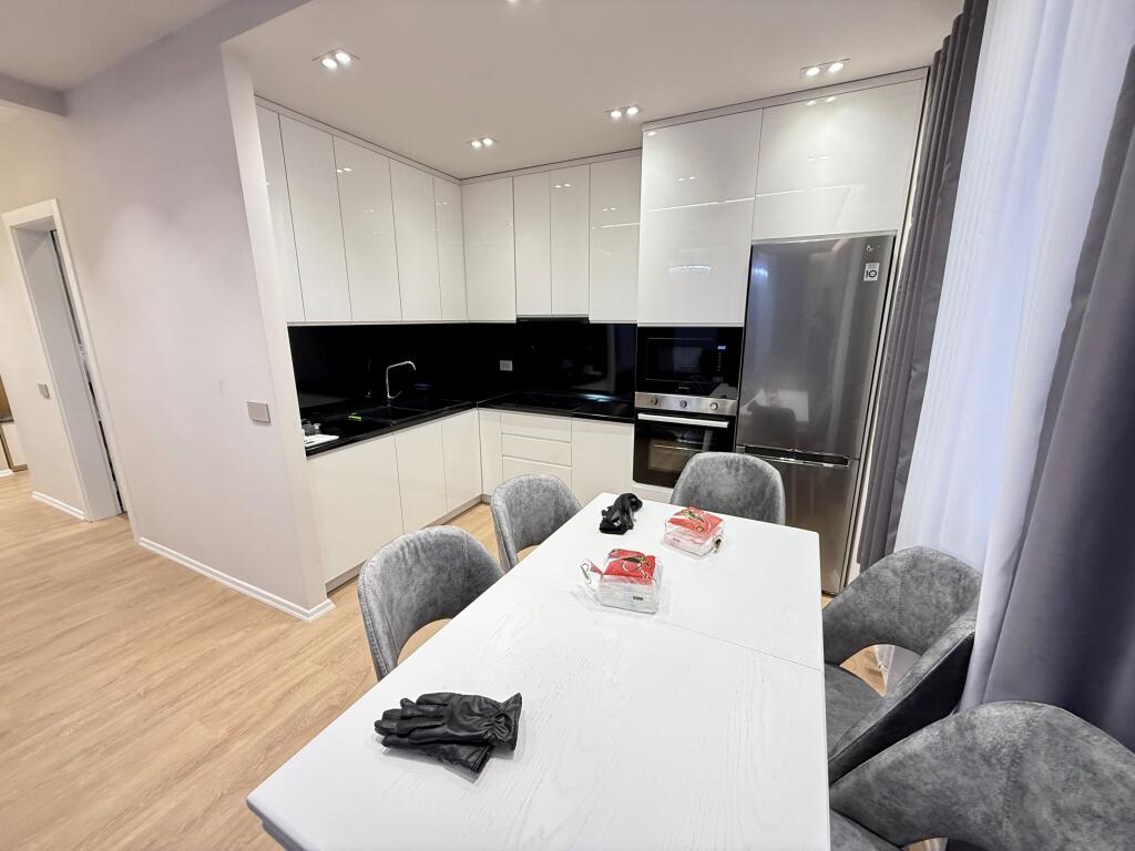 📣 QERA SUPER Apartament 2+1 Me 2 Tualete Dhe 2 Poste Parkimi 📍Kompleksi FZ, Liqeni i Thate ✨