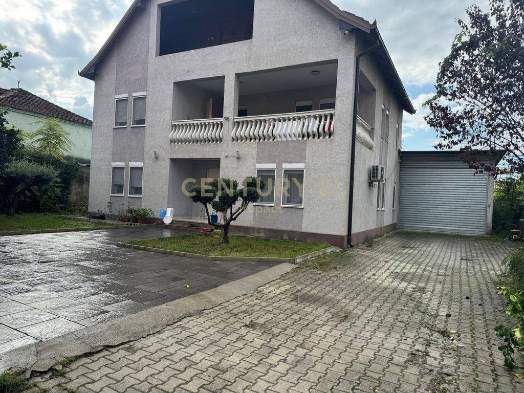 Vilë Me Qira prane Casa Italia, Tiranë - 2000€!