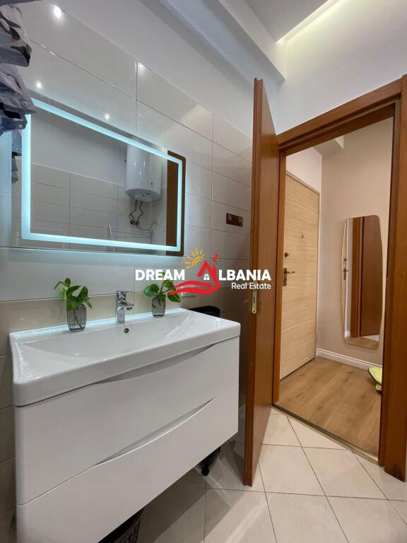 Jepet me qera apartament 1+1 ne rrugen e Kavajes prane Kompleksit Deliorgji (ID 42111486)