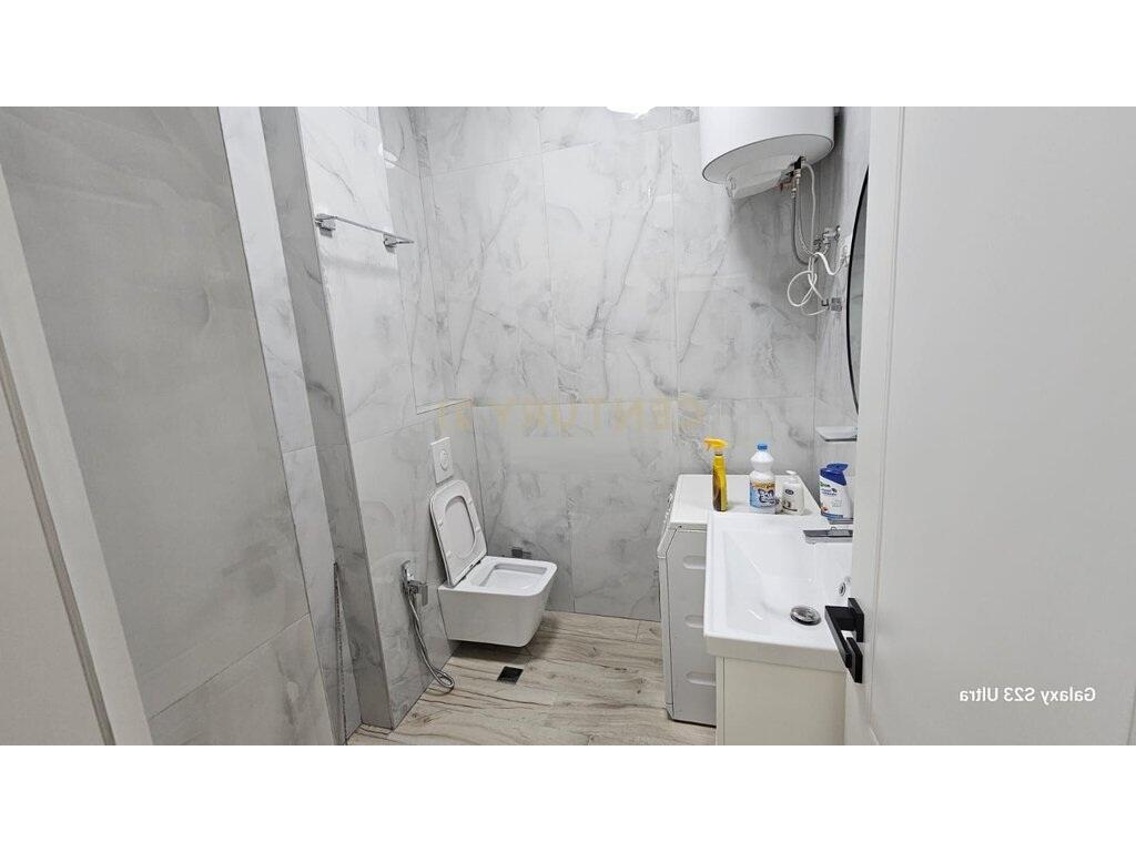 Jepet me qera apartament 2+1 Xhamllik