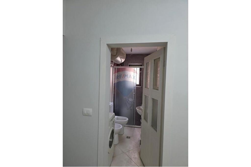 Shitet Apartament 1+1 21 Dhjetori, Tiranë