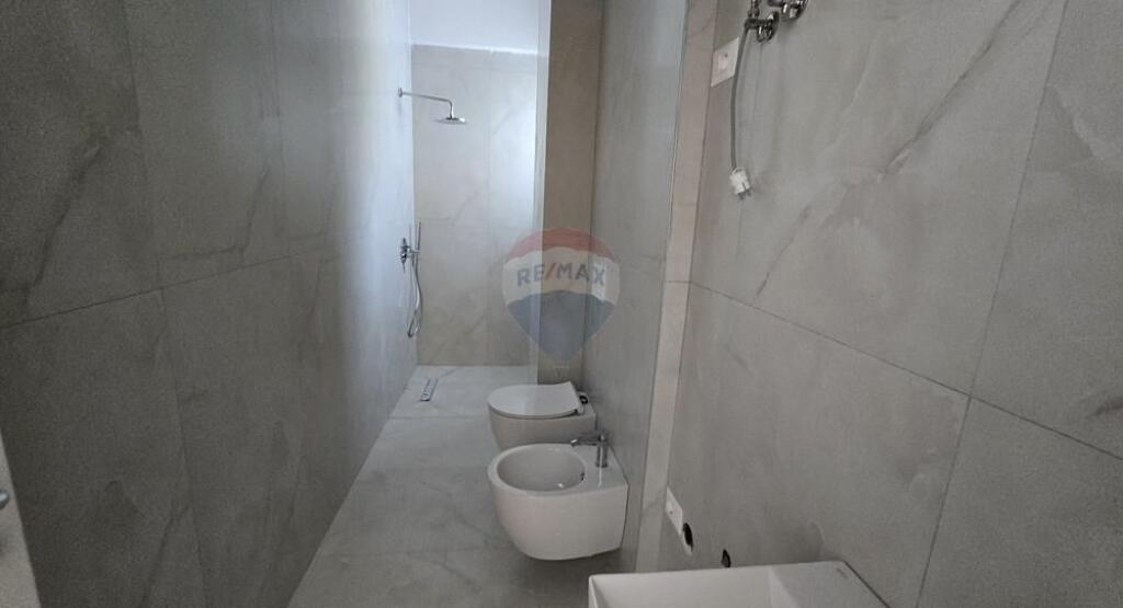 Shitet apartament 1+1 te Rezidenca OxA