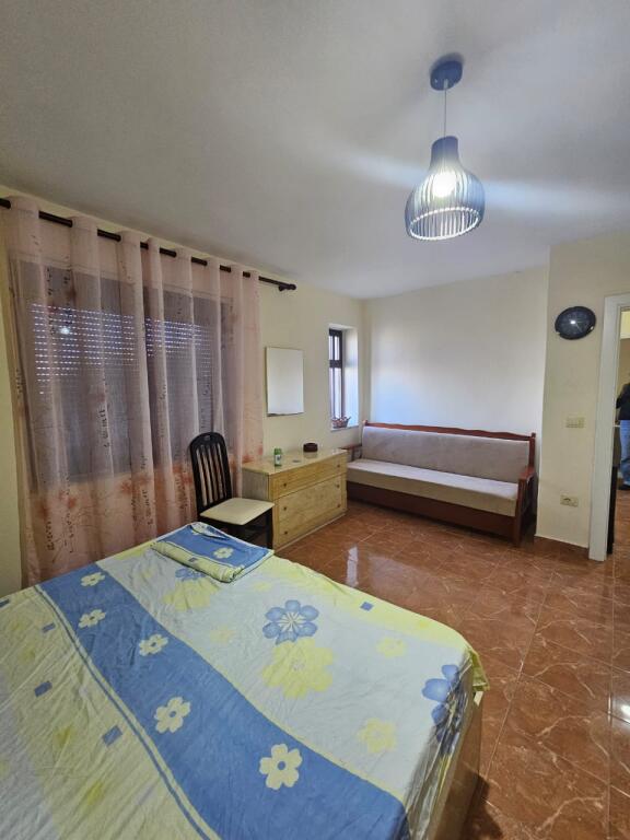 Jepet me qera apartament 1+1 300 euro te gjykata