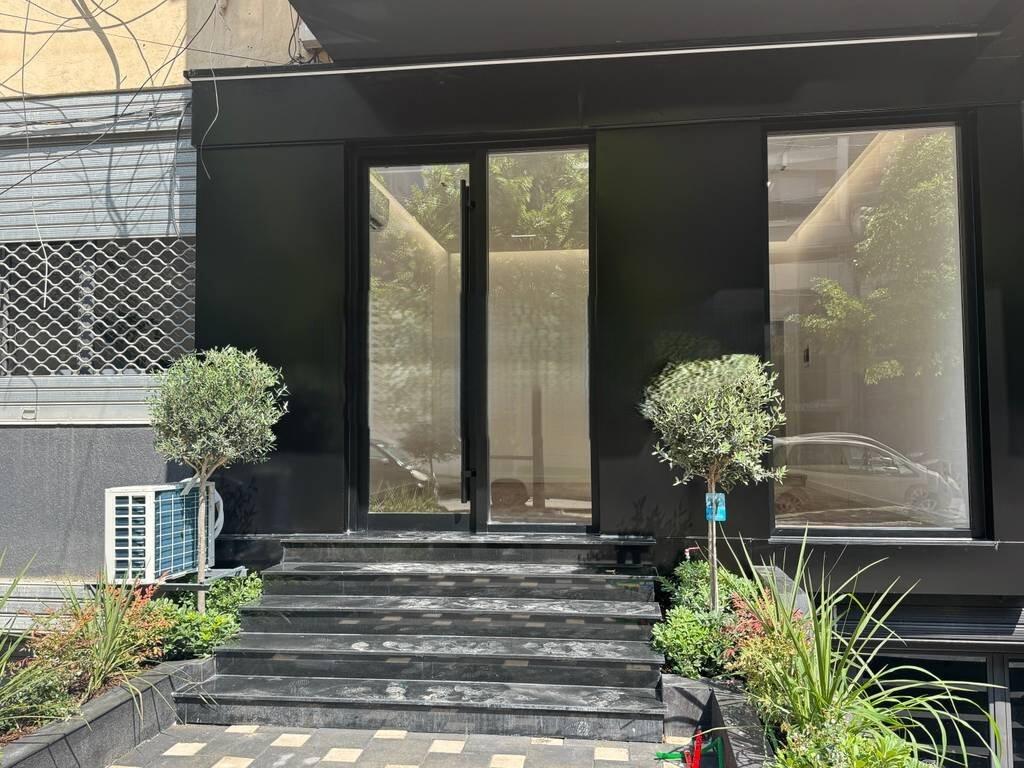 NEAR SQUARE 21, WE OFFER COMMERCIAL SPACE FOR RENT 800 € /Month