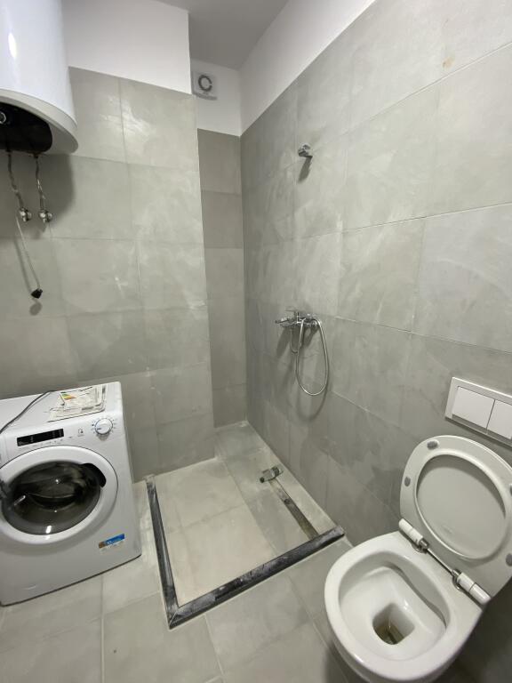 2+1,i mobiluar per here te pare,liqeni i thate,1300 euro me parkim