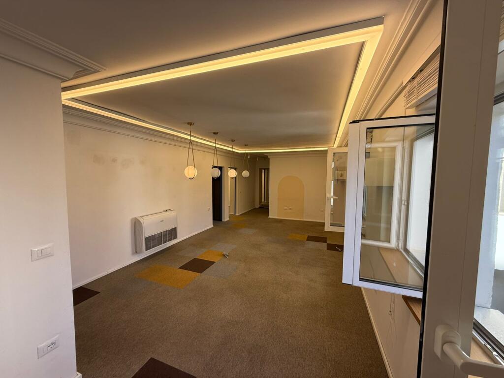 AMBIENTE UFFICIO 130M2 IN AFFITTO PRESSO VIA DURRESI