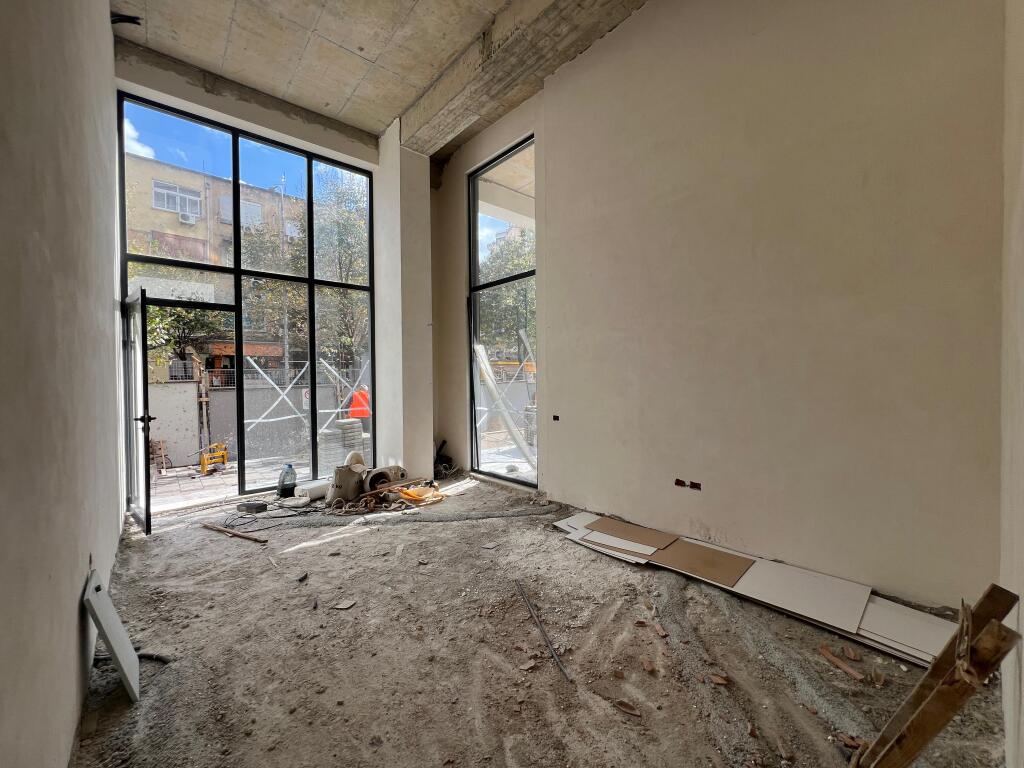 Shitet Ambient Biznesi, në rrugë kryesore, “Selvia”, Tiranë