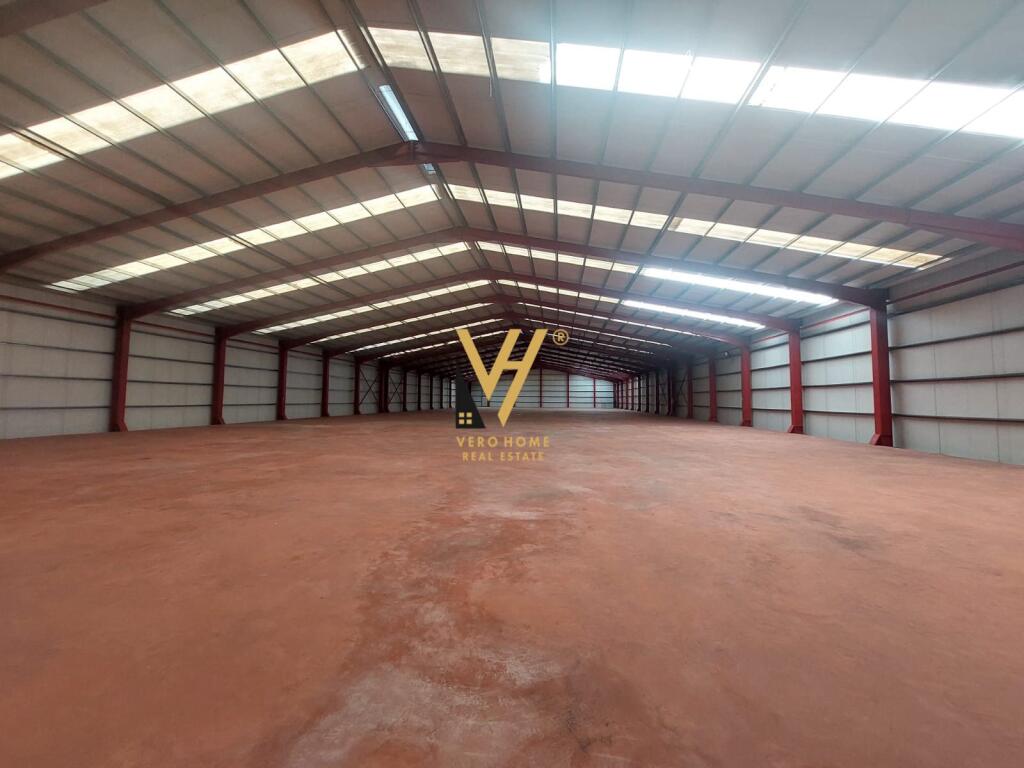 JEPET MAGAZINE 6.000 M2 ME QERA NE VAQARR 27.000 EURO