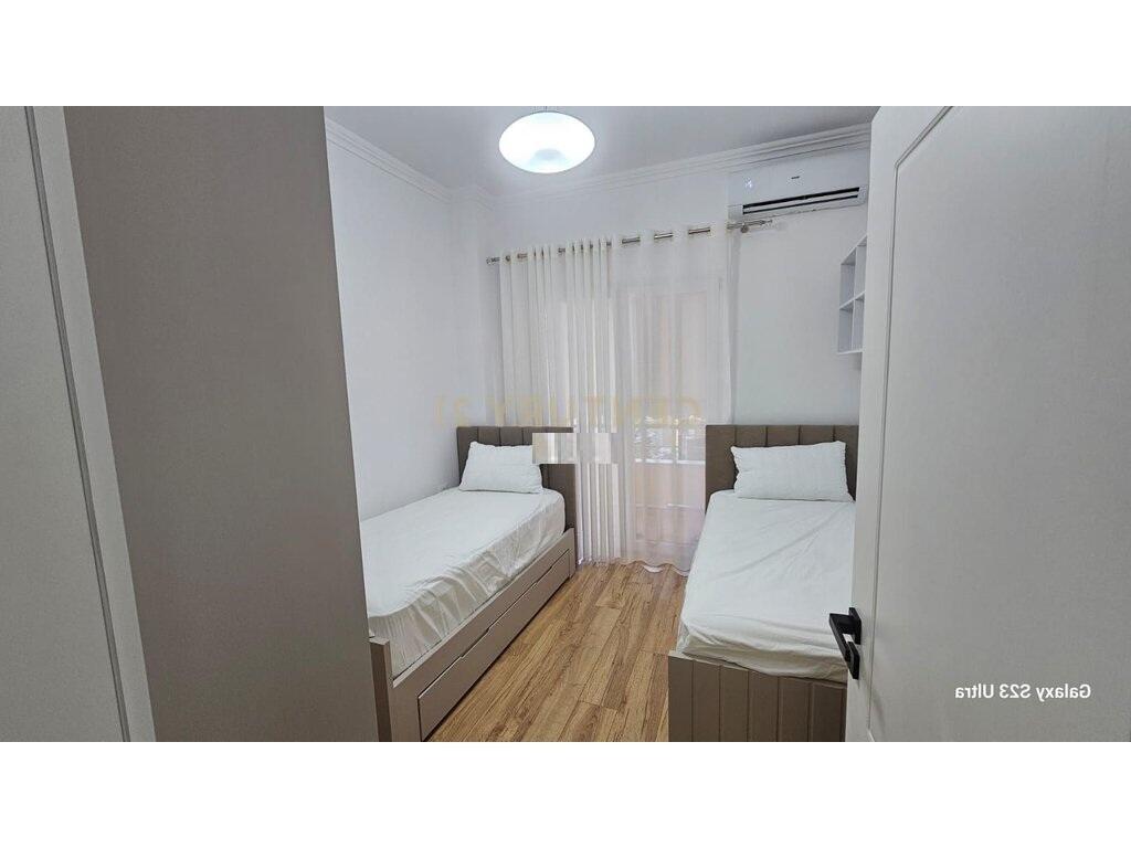 Jepet me qera apartament 2+1 Xhamllik