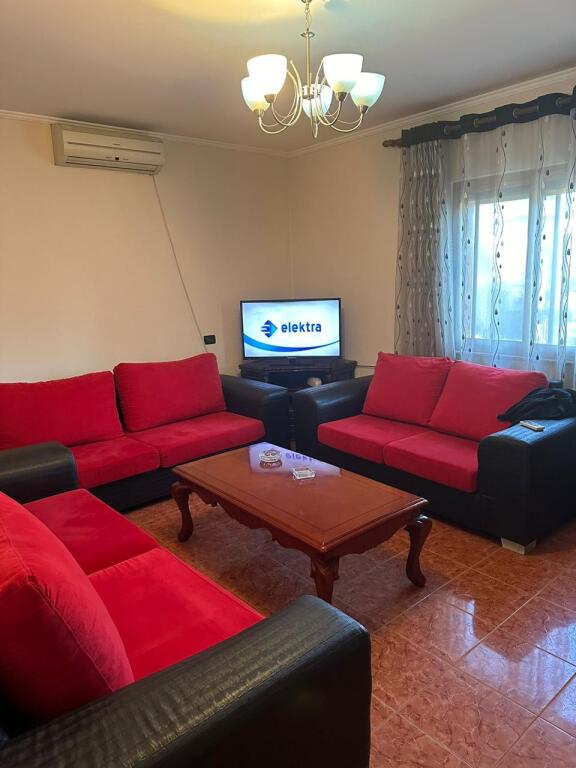 Fabrika e Miellit Apartament 2+1+  2 poste parkimi. Jepet me qera kati i dyte i nje vile private me hyrje te dedikuar.