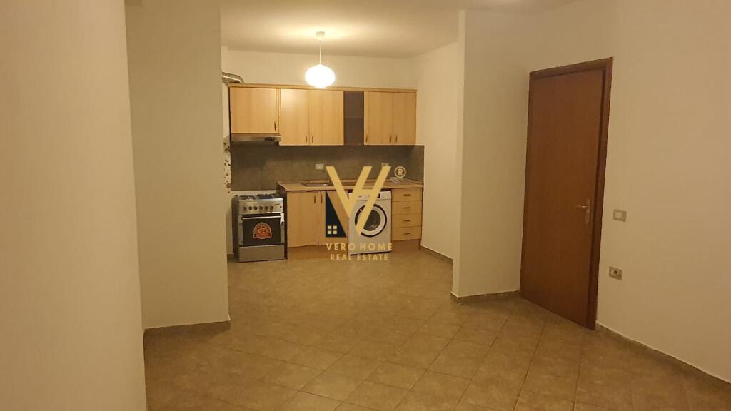 JEPET APARTAMENT 1+1 ME QIRA TE KOMUNA E PARISIT 50.000 LEKE