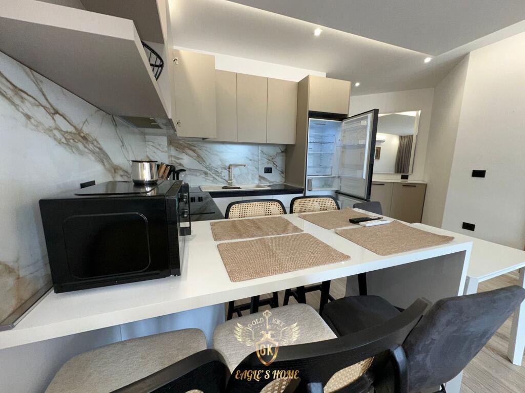 ME QIRA MOBILIM I RI PAMJE NGA DETI DHE VEND PARKIMI 2+1 WHITE HILL