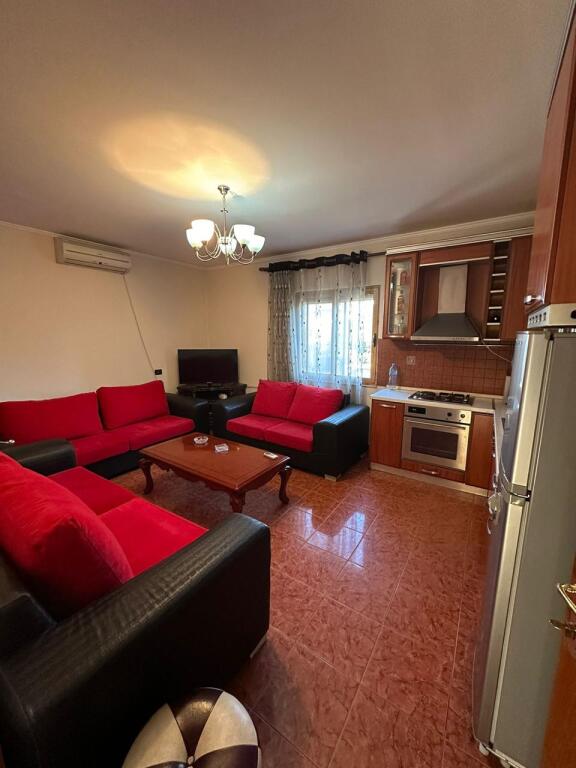 Fabrika e Miellit Apartament 2+1+  2 poste parkimi. Jepet me qera kati i dyte i nje vile private me hyrje te dedikuar.
