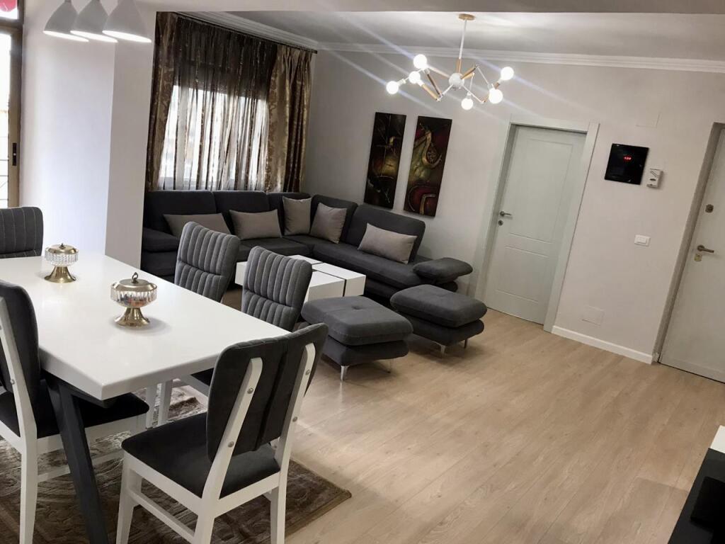 📣 AFFITTO Appartamento 3+1 📍 Centro Tirana, Vicino a Piazza ✨
