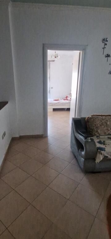 Apartament 2+1, Fresku!
