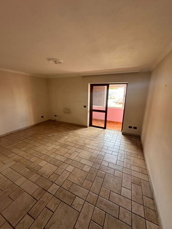 Apartament 2+1 per shitje ne Xhamllik