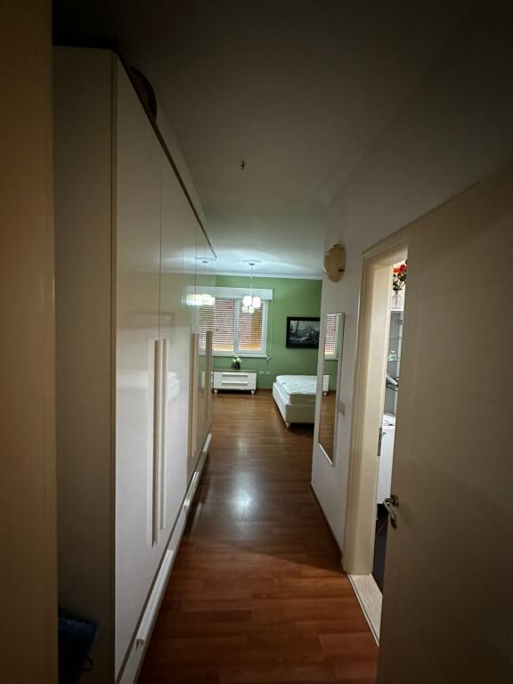 Jepet me qira apartament — për banim Prane muzeumit, Qender, Durrës