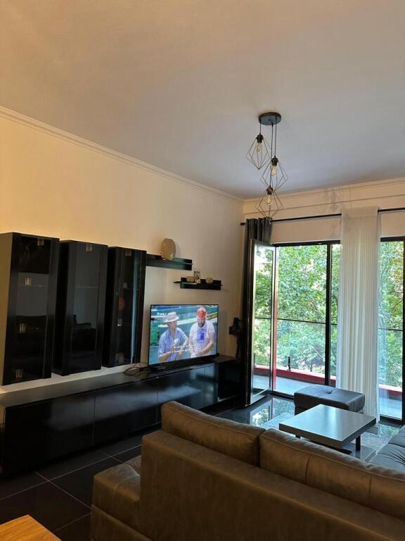 Apartament me qera 1+1 përballë Qsut-së