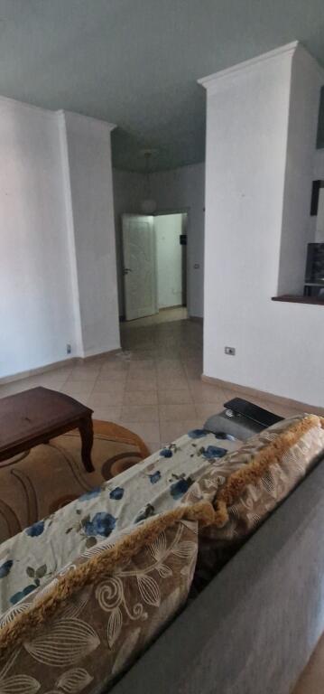 Apartament 2+1, Fresku!