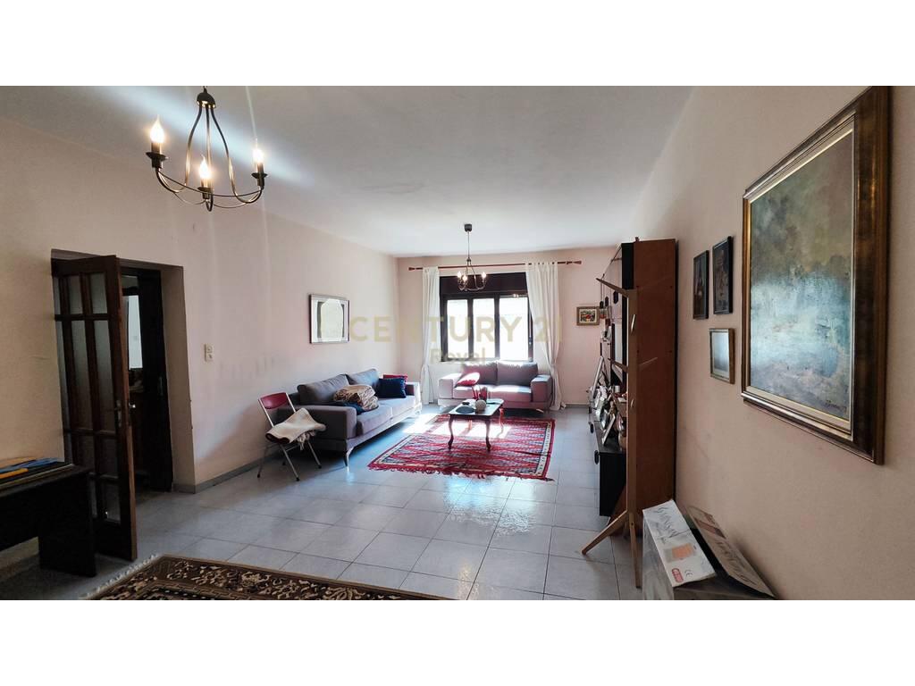 Apartament 4+1+2 per shitje prane rruges Myslym Shyri