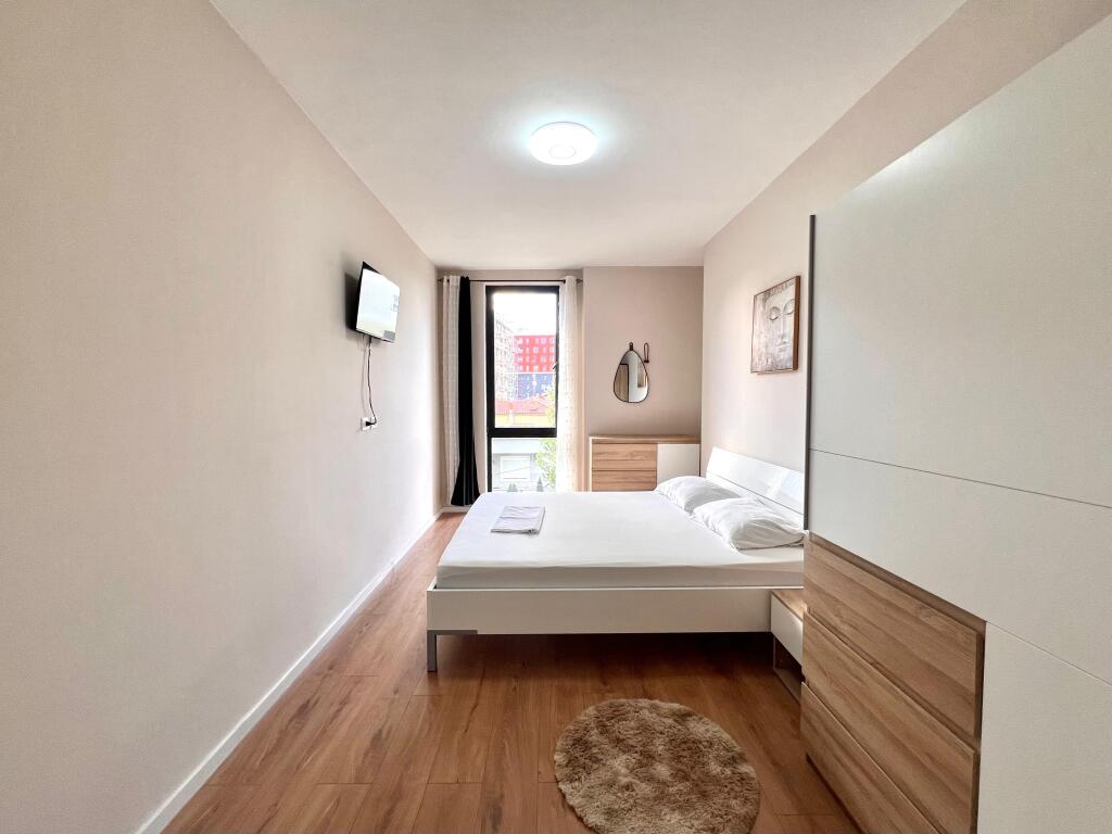 Jepet Me Qera: 1+1 &Ballkon +Post Parkimi 📍Bulevardi i Ri - Kompl. i 2025 (Rr. Filip Jano) 100% i Ri | 65,000Leke/Muaj