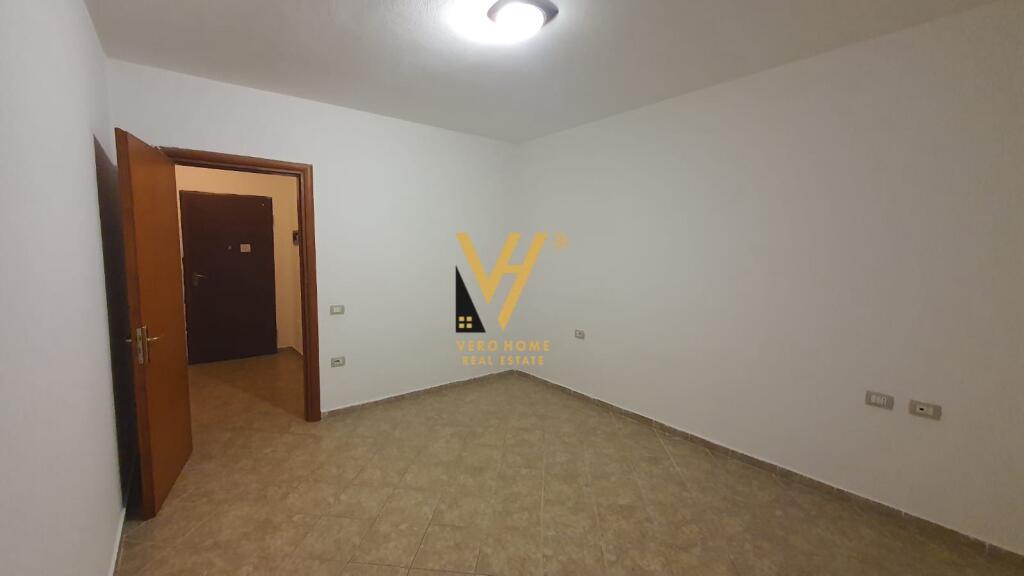 JEPET APARTAMENT 1+1 ME QIRA TE KOMUNA E PARISIT 50.000 LEKE