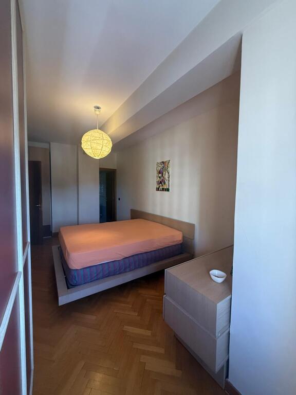 Jepet me qera apartament 2+1 tek Torre Drini!
