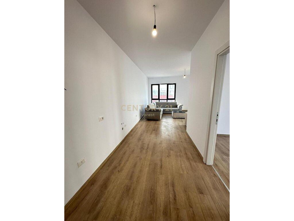 KOMPLEKSI ARLIS, APARTAMENT 2+1 PER QIRA
