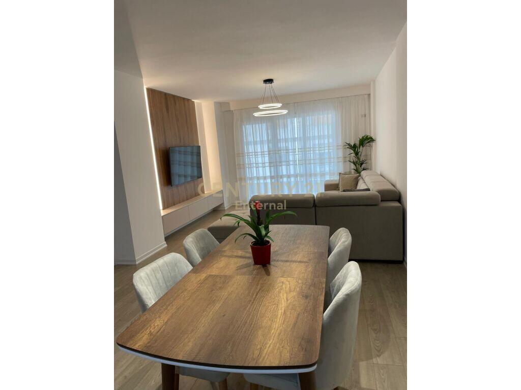 Shitet apartamant 1+1+ studio tek Shkolla Osman Yderizi!