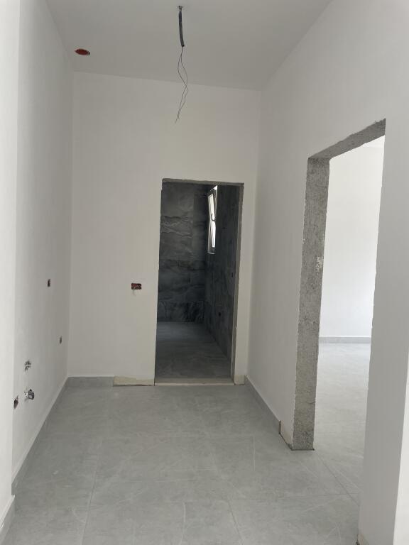 🏖️ Super Appartamento Appena Investito in Vendita a Shkëmbi i Kavajës! 🌅