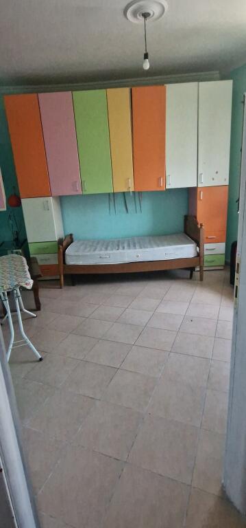 Apartament 2+1, Fresku!