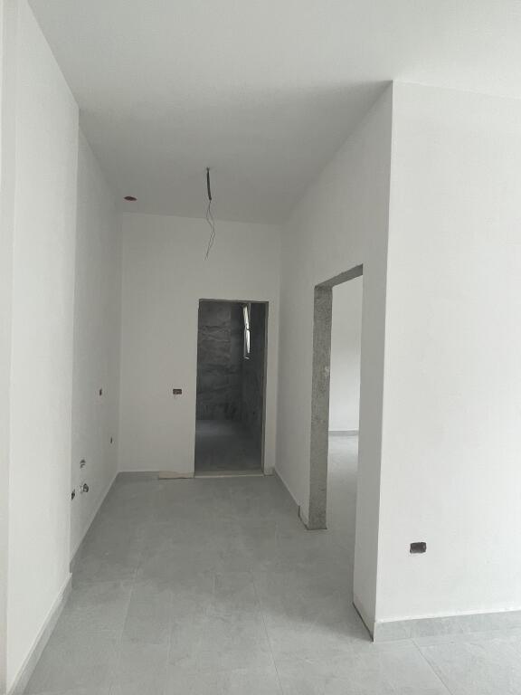 🏖️ Super Appartamento Appena Investito in Vendita a Shkëmbi i Kavajës! 🌅