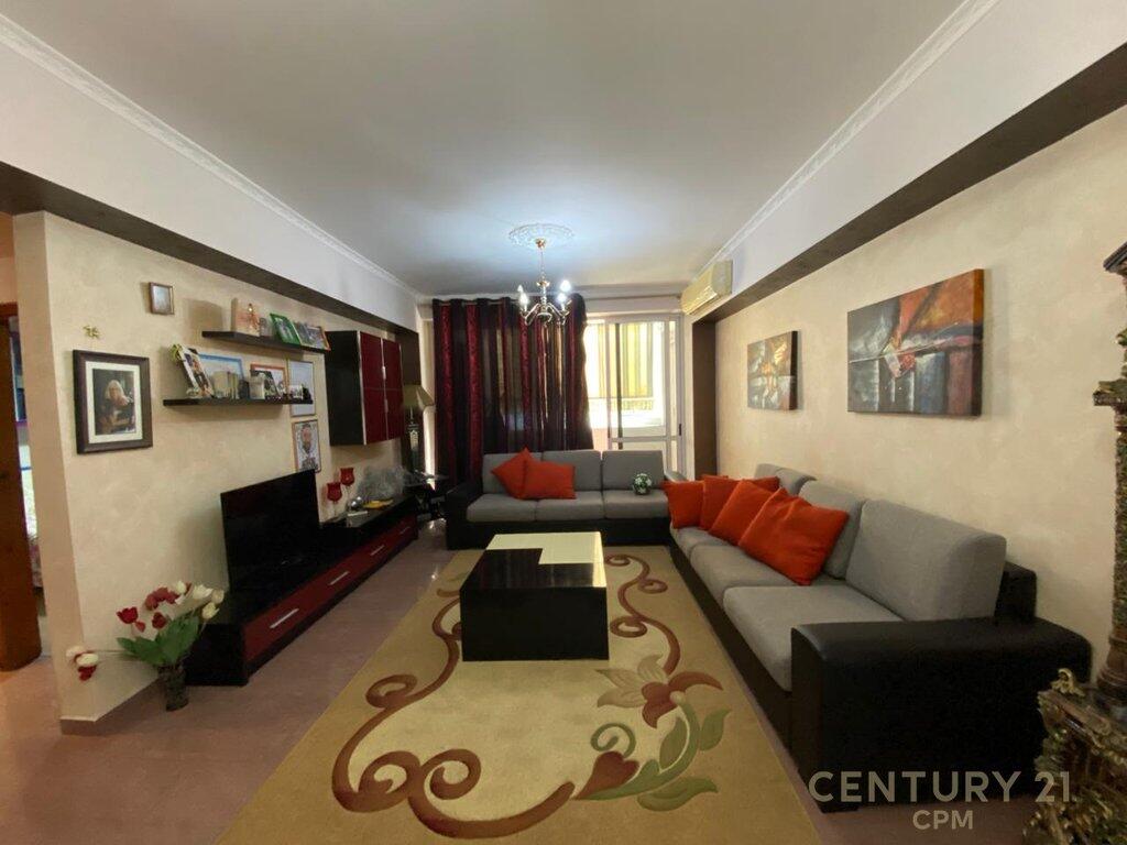 Apartament 2+1 per shitje prane gjimnazit Petro Nini Luarasi