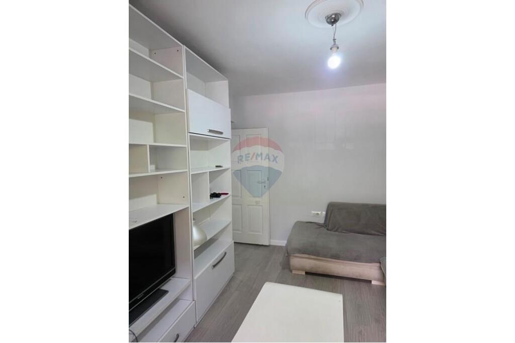 Shitet Apartament 1+1 21 Dhjetori, Tiranë
