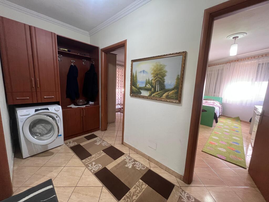 Shitet apartament 2+1 Misto Mame,  Rruga Besim Alla