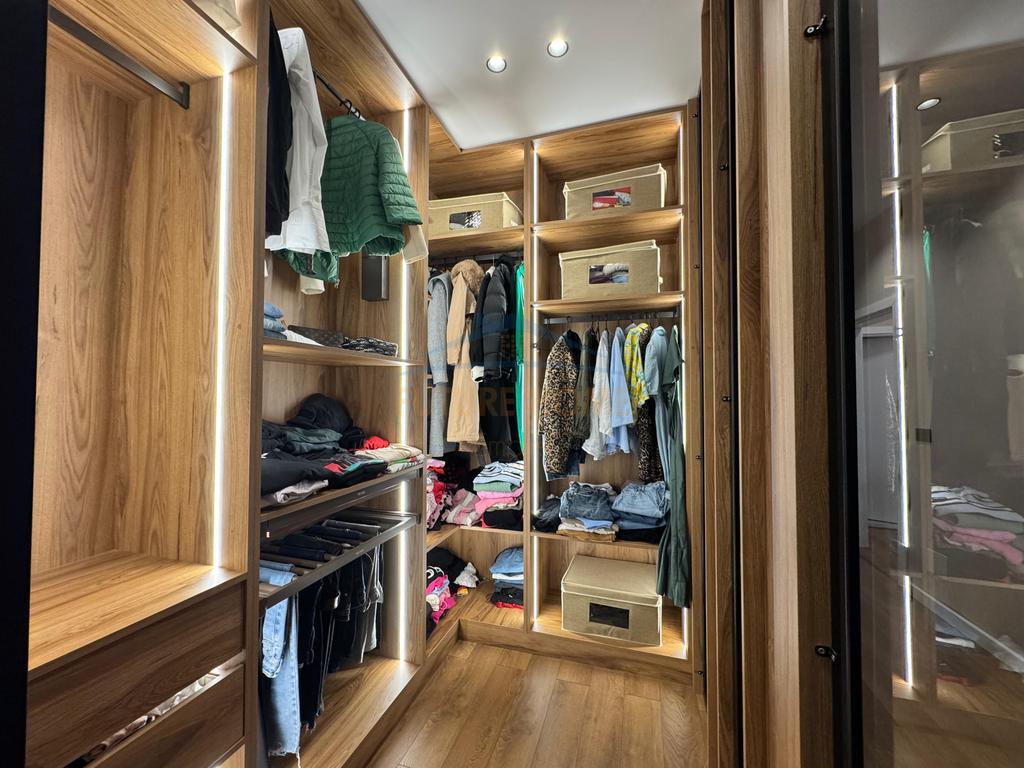 Shitet , Apartament 2+1+2+Post Parkimi , Fresk, Tirane.