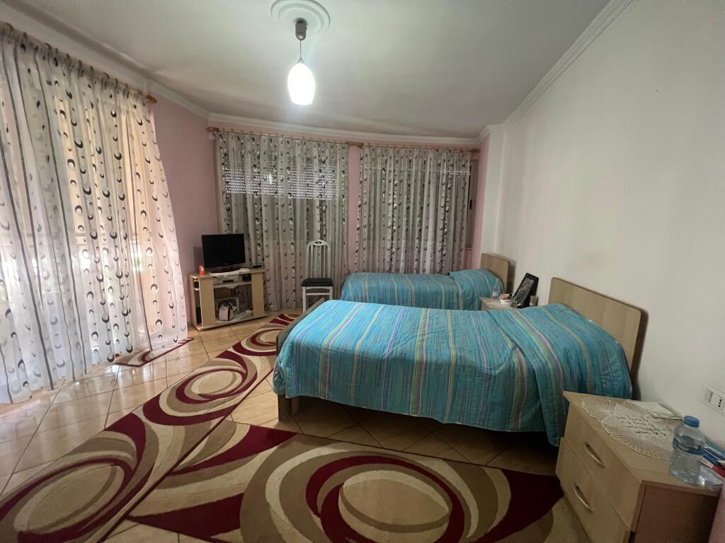Shitet apartament 2+1 Misto Mame,  Rruga Besim Alla