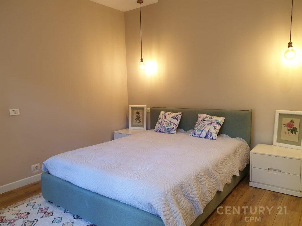 JEPET ME QIRA KATI I PARE I NJE VILE 1+1 + POST PARKIMI DHE VERANDE 650 € /Muaj