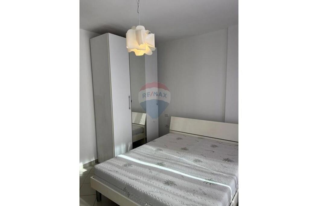 Jepet Apartament me Qira 2+1+2 te Brryli