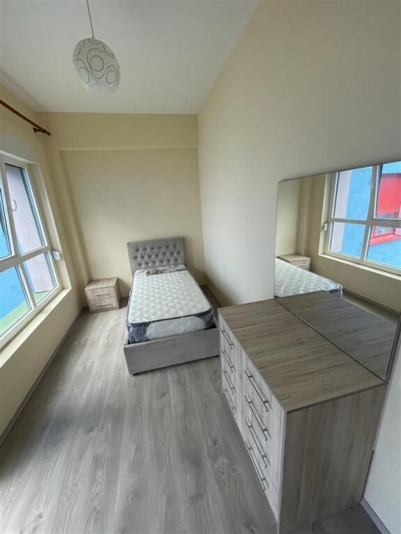 APARTAMENT ME QERA 2+1 ALI DEMI 50.000 LEKE